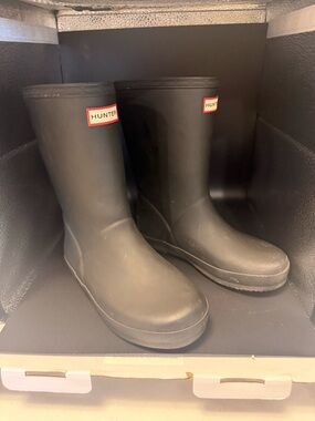 Hunter Black Inner Label with White Print